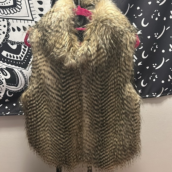 Faux Fur Vest in Black and Brown - Picture 12 of 15